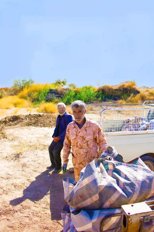 image-osaffron-farmer.v4